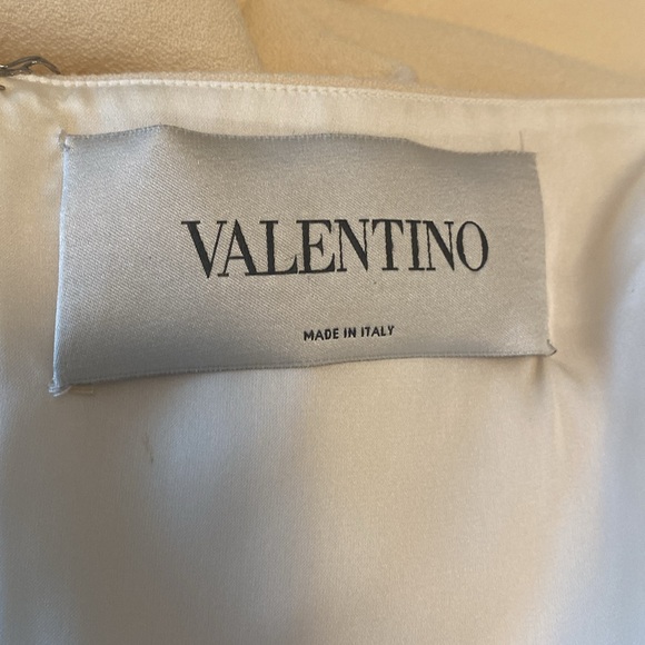 1990s VINTAGE VALENTINO DRESS - Picture 9 of 13